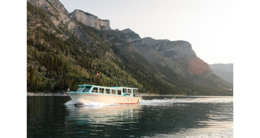 Explore Jasper & Lake Maligne Cruise