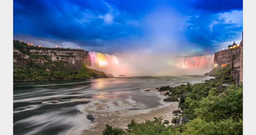 Niagara Falls - Skylon Tower - Ride to the Top with Lunch at the Revolving Room