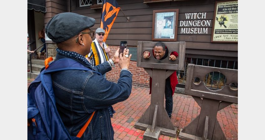 Salem Halloween with Witches & Ghosts Tour