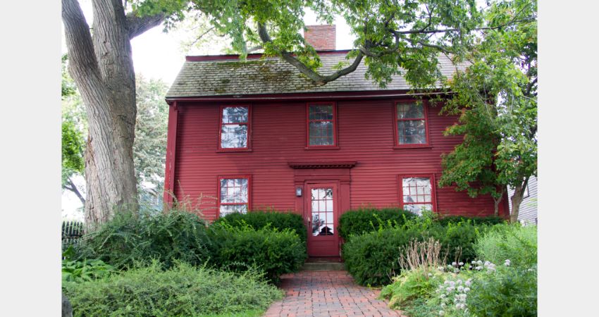 Salem Halloween with Witches & Ghosts Tour