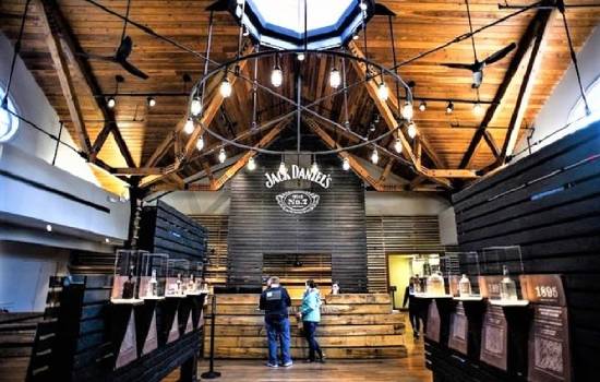 Nashville to Jack Daniel's Distillery Bus Tour with Whiskey Tastings