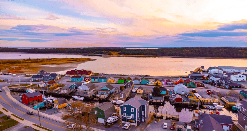 Peggy’s Cove, Mahone Bay & Lunenburg Tour