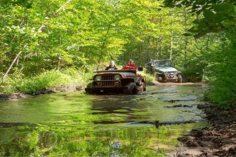 Unveil Quebec's Natural Splendour, Laurentian Thrills and Rustic Luxury 