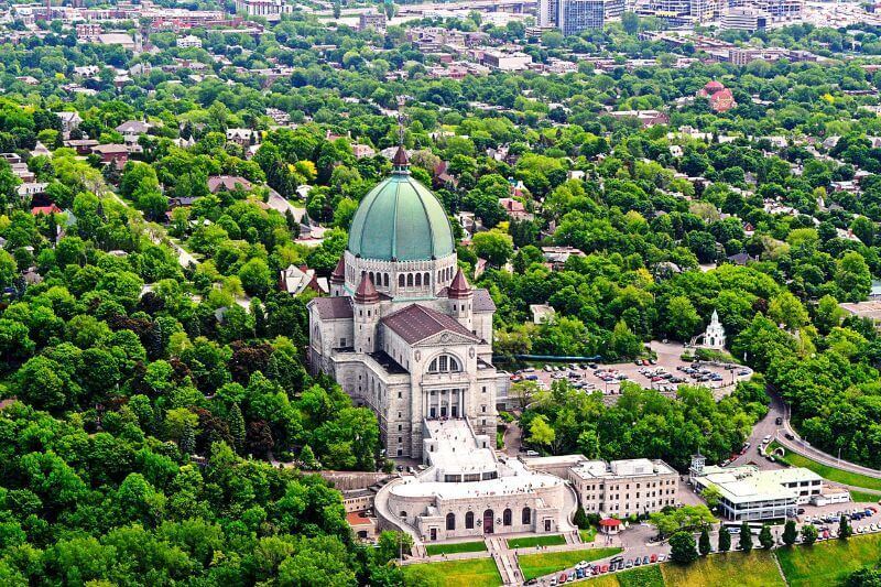 Quebec Charm & Montreal Vibe