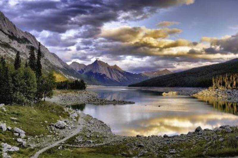 Discover the Rockies in Luxury: Banff to Jasper